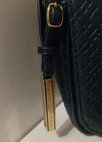 Beden Tommy Hilfiger kol çantası