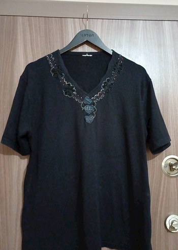 Motifli  İşlemeli Siyah V Yaka Kadın Bluz - Görsel 4