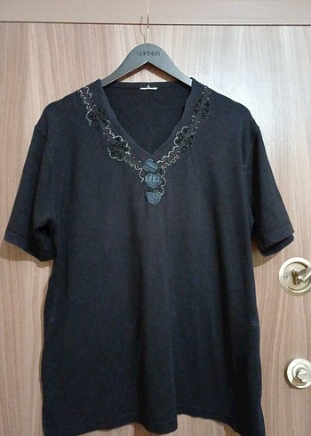 Motifli  İşlemeli Siyah V Yaka Kadın Bluz - Görsel 3