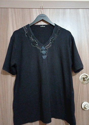 Motifli  İşlemeli Siyah V Yaka Kadın Bluz - Görsel 2