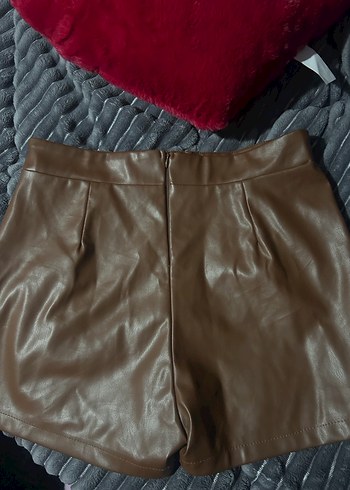 Kahverengi Deri Kemerli Mini Şort - Görsel 3