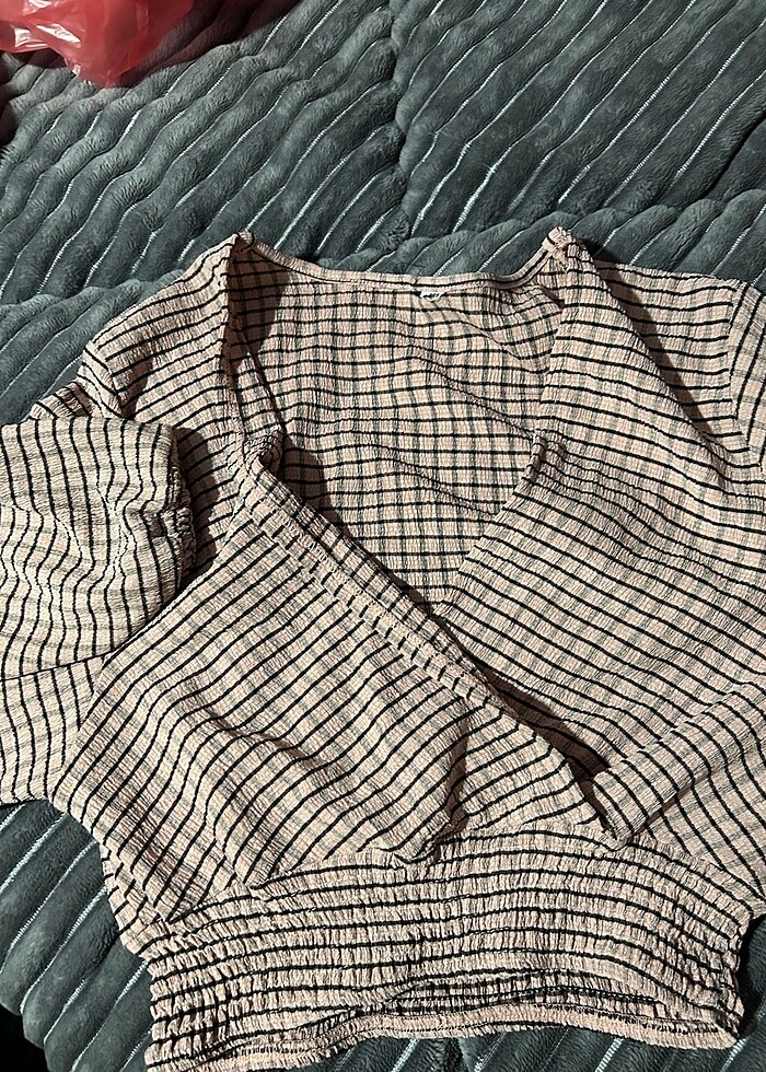 GÖĞÜS DEKOLTELİ BLUZ - Görsel 2