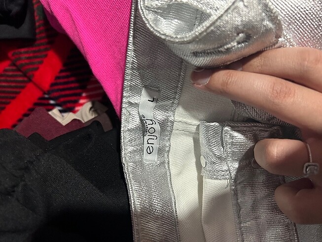 GRİ PARLAK ÇOK DÜĞMELİ ETEK - Görsel 6