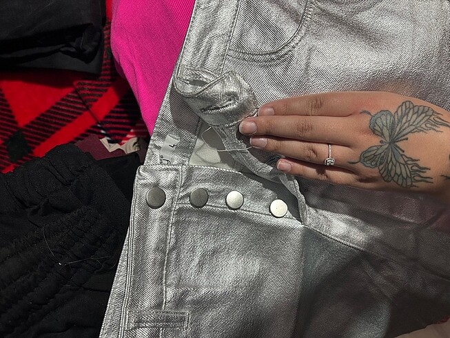 GRİ PARLAK ÇOK DÜĞMELİ ETEK - Görsel 5