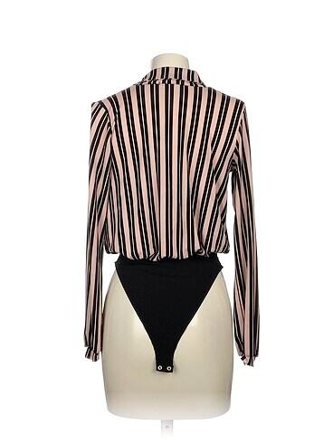 s Beden Bershka Bluz %70 İndirimli.