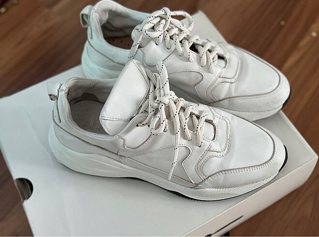 39 Beden Sneaker