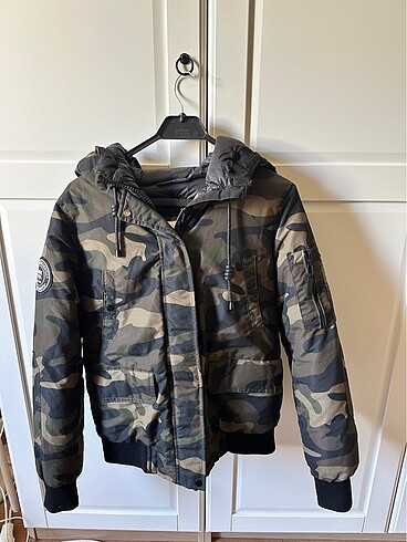 Bershka nordic mont