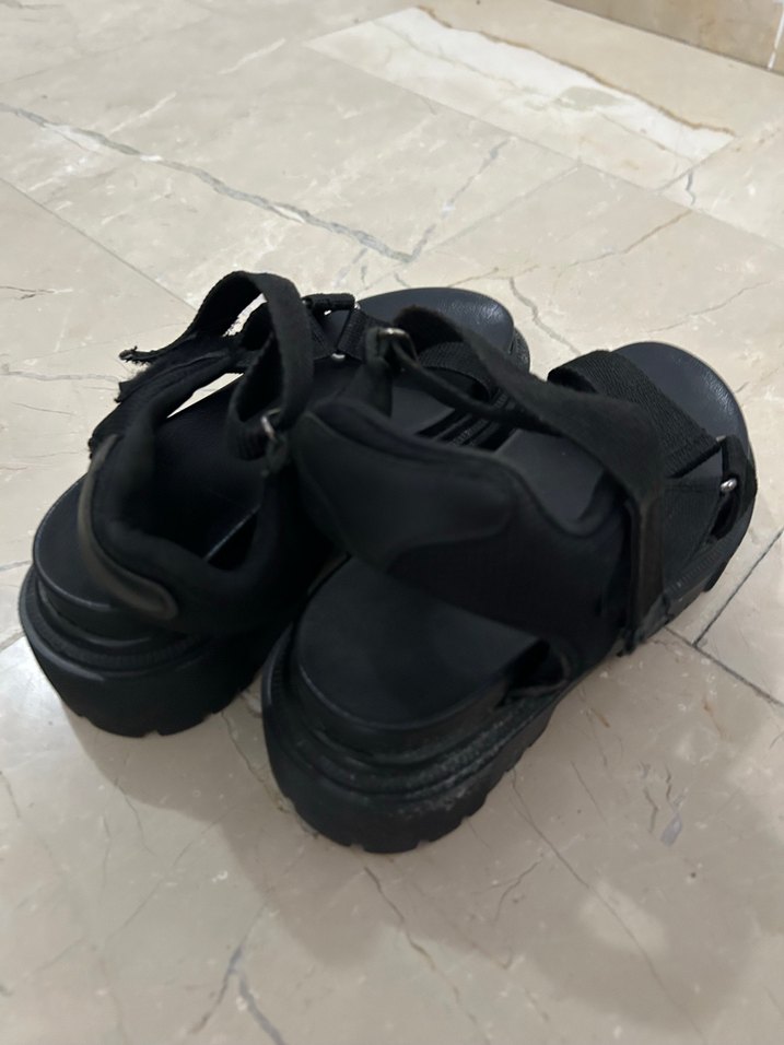 Kadın Siyah Dolgu Topuklu Bantlı Sandalet - Görsel 3