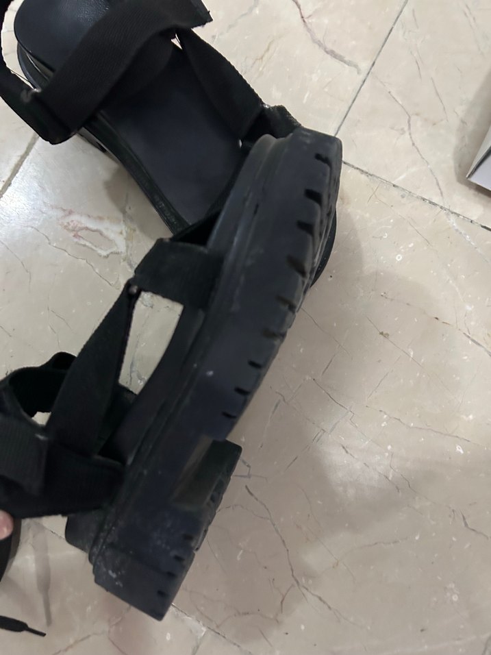 Kadın Siyah Dolgu Topuklu Bantlı Sandalet - Görsel 2