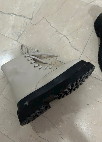 Gri Beyaz Bağcıklı Platform Topuklu Kadın Bot - Görsel 2