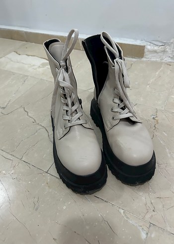 Gri Beyaz Bağcıklı Platform Topuklu Kadın Bot - Görsel 4
