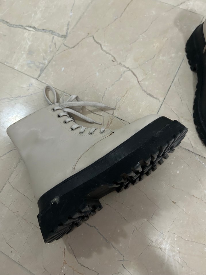 Gri Beyaz Bağcıklı Platform Topuklu Kadın Bot - Görsel 2