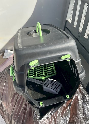 Siyah Taşıma Kabı ve Tuvaleti - Görsel 3