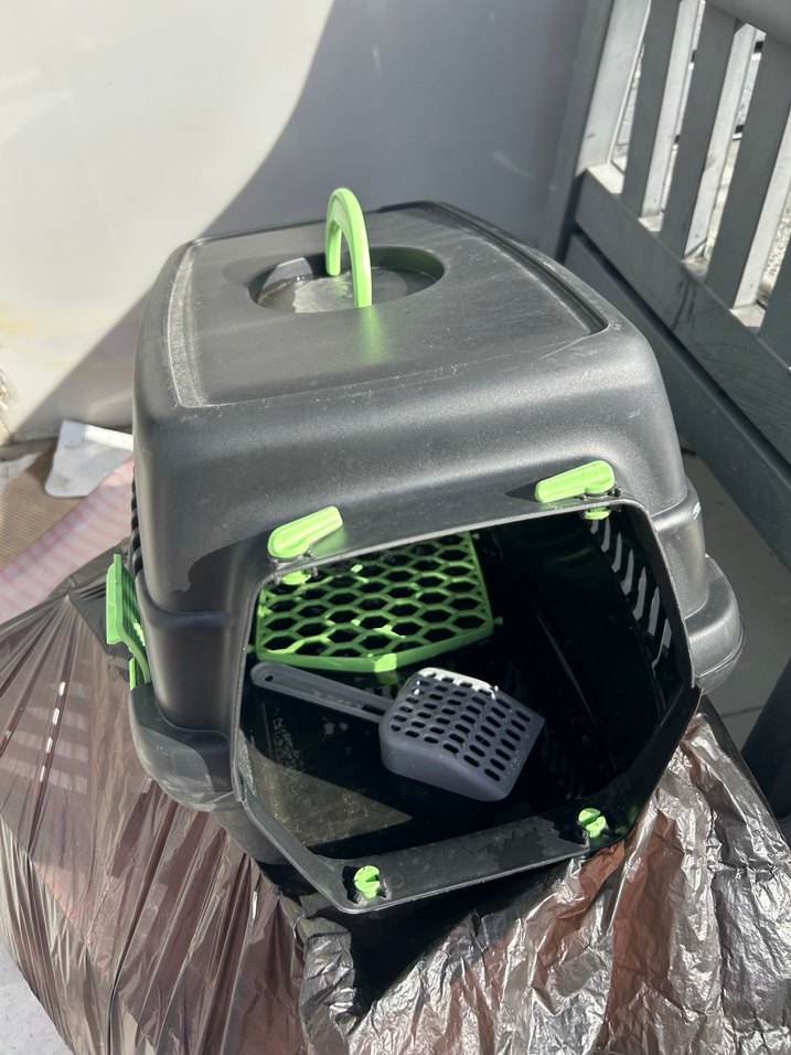 Siyah Taşıma Kabı ve Tuvaleti - Görsel 3