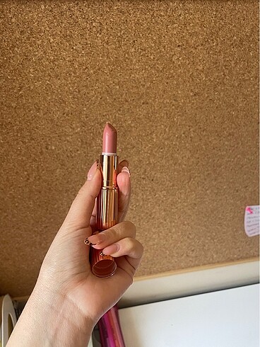  Beden ten rengi Renk Charlotte Tilbury Pillow Talk Light