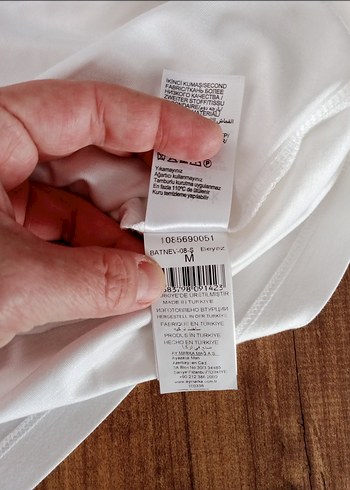 Kadın Beyaz V Yaka Pamuklu Tişört - Görsel 7