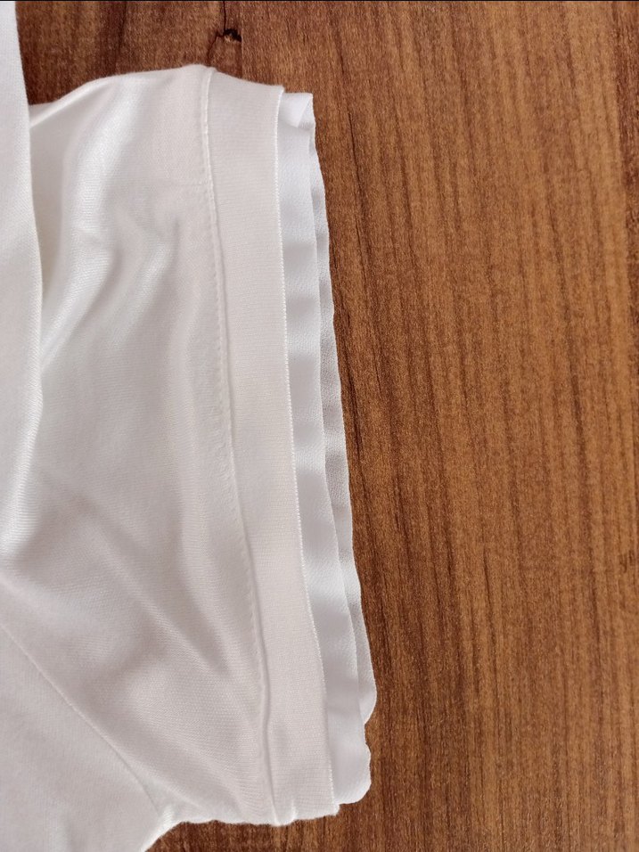 Kadın Beyaz V Yaka Pamuklu Tişört - Görsel 4