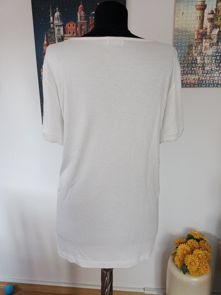 Kadın Beyaz V Yaka Pamuklu Tişört - Görsel 3