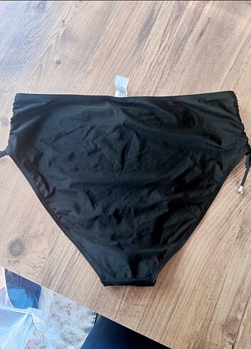 44 Beden siyah Renk Yani Büzgülü bikini alti