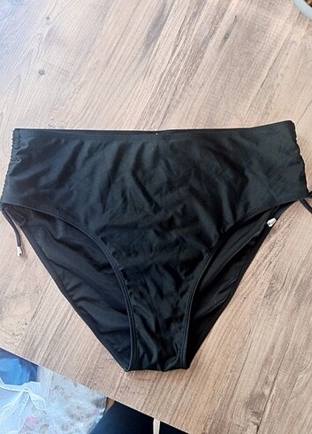 44 Beden Yani Büzgülü bikini alti