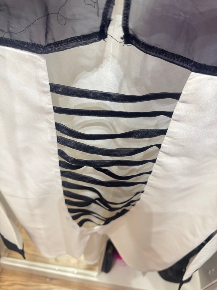 Gri Detaylı Beyaz Uzun Kollu Bluz - Görsel 2