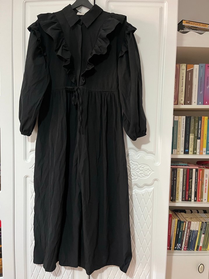 Uzun Kollu Siyah Fırfırlı Uzun Elbise HOOOPSTORE markasına ait - Görsel 2