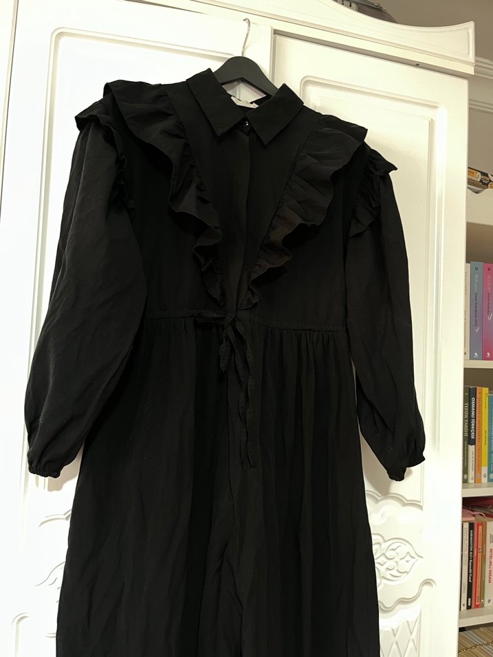 Uzun Kollu Siyah Fırfırlı Uzun Elbise HOOOPSTORE markasına ait - Görsel 4