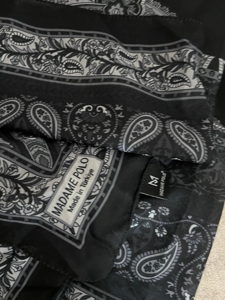 Siyah Gotik Desenli Kadın Şal madame polo markasına ait - Görsel 3