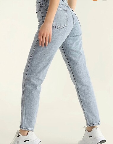 Açık buz mavisi Mom jeans