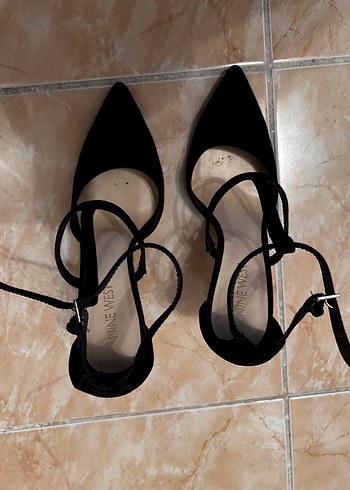 Nine West Siyah Süet Kemerli Stiletto Topuklu Kadın Ayakkabı