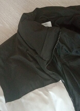 l Beden BERSHKA SİYAH BEYAZ MONT