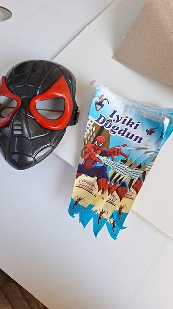  Spiderman maske ve banner