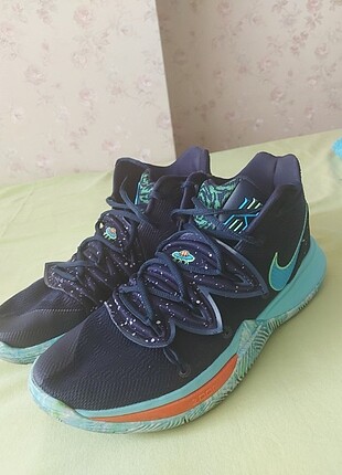 Kyrie 5 Ufo
