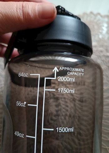 diğer Beden Gri Kapaklı ve Kulplu şu matarası