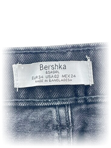 34 Beden Bershka Mini Etek %70 İndirimli.