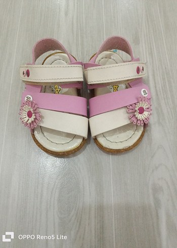 Kız Çocuk Pembe Çiçekli Tokalı Sandalet