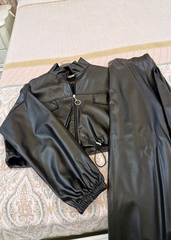 Siyah Deri Ceket ve etek takım - Görsel 2