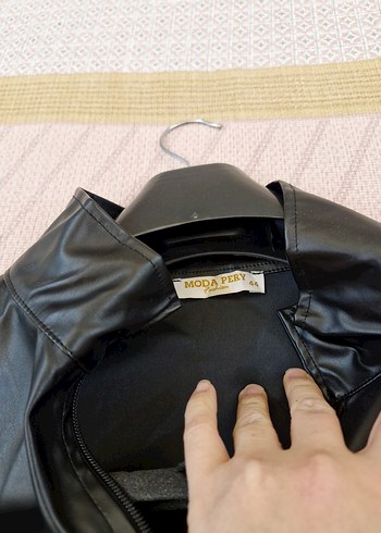 Siyah Deri Ceket ve etek takım - Görsel 5