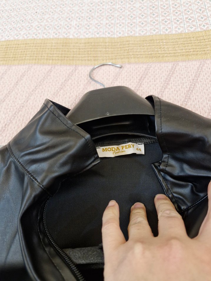 Siyah Deri Ceket ve etek takım - Görsel 5