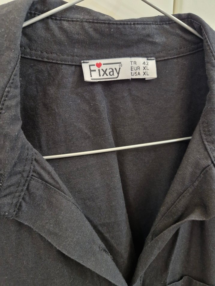 Siyah Uzun Kollu Düğmeli Keten Gömlek - Görsel 3