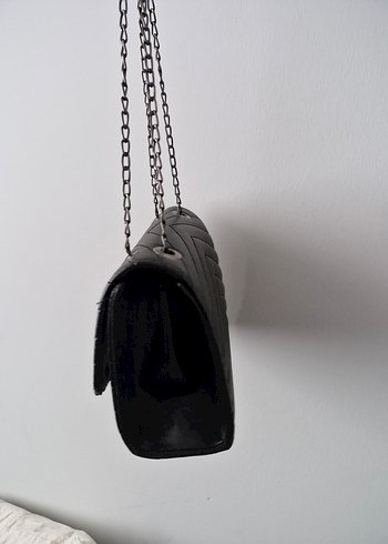 Siyah suni Deri Zincir Detaylı Çanta - Görsel 8