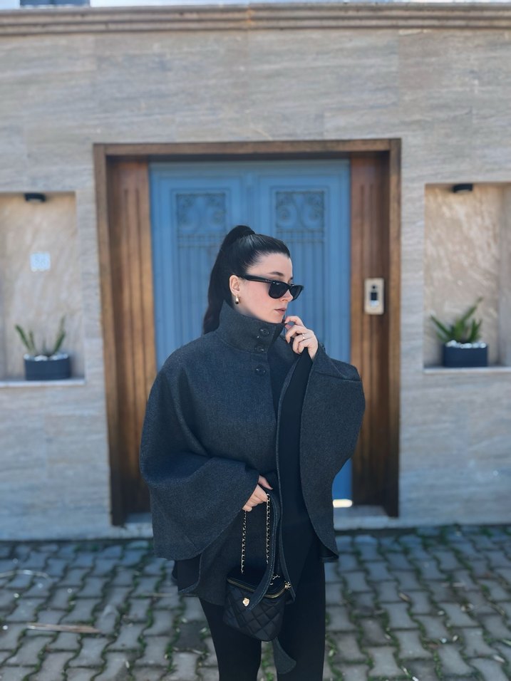 Düğmeli Gri Yün Kadın Pelerin - Görsel 4