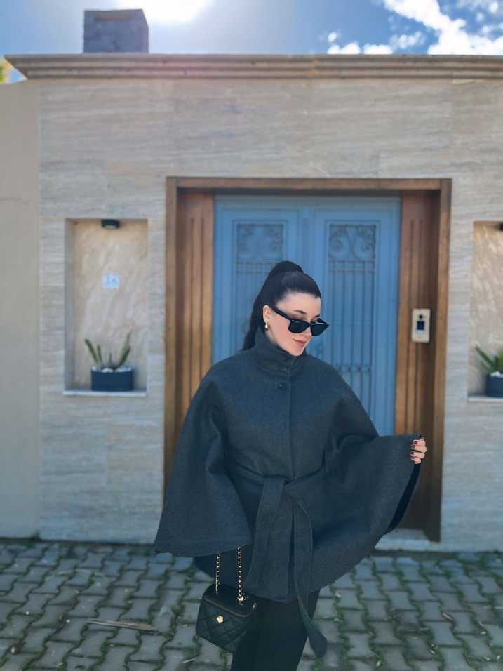 Düğmeli Gri Yün Kadın Pelerin - Görsel 3