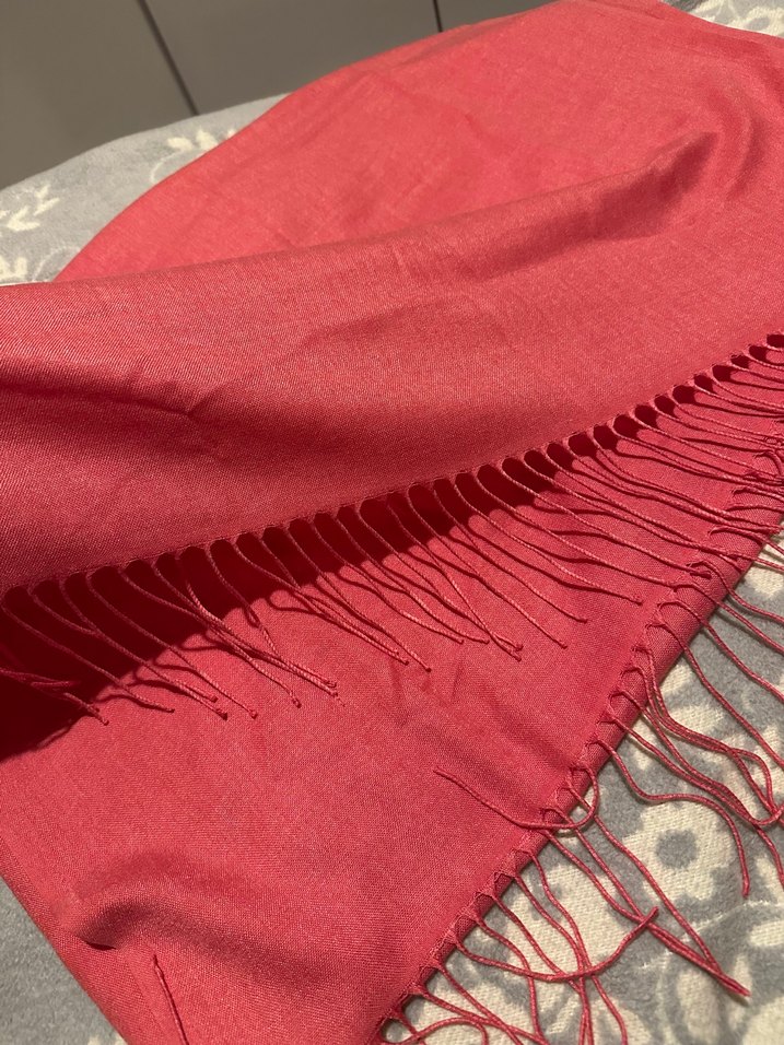 Kadın Kırmızı İpek Dokulu Püsküllü Şal - Görsel 3