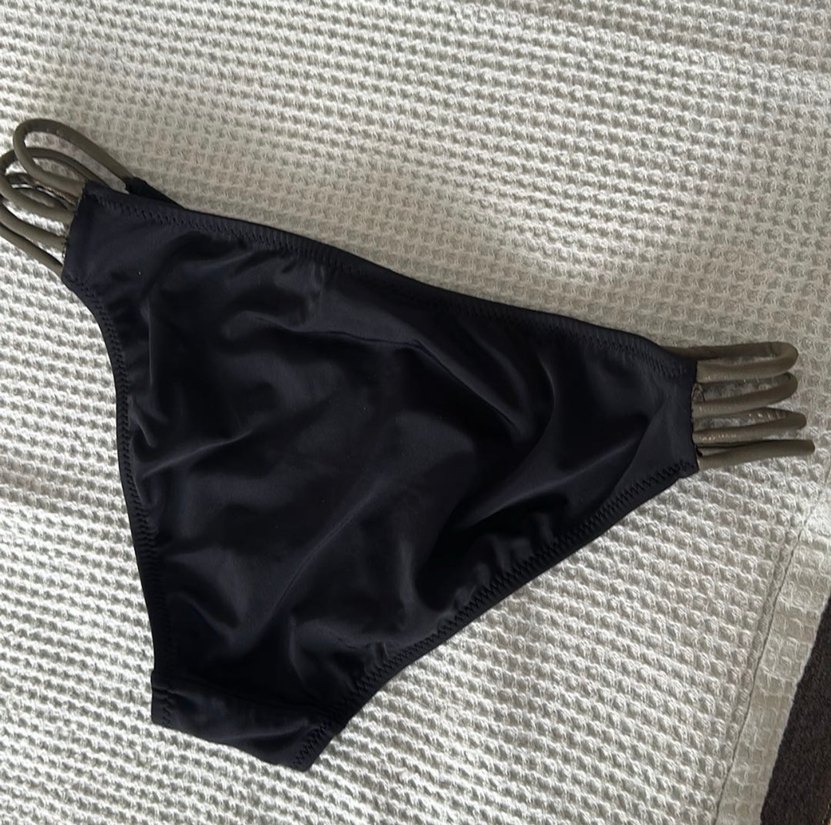 Siyah Elastik Askılı Kadın Bikini Altı - Görsel 2