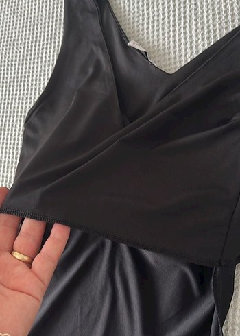 Siyah V Yakalı Kadın Atlet - Görsel 4