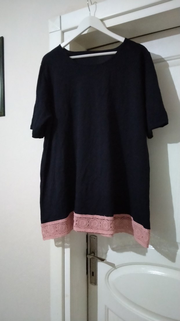 Dantel Detaylı Siyah Kadın Tişört - Görsel 2