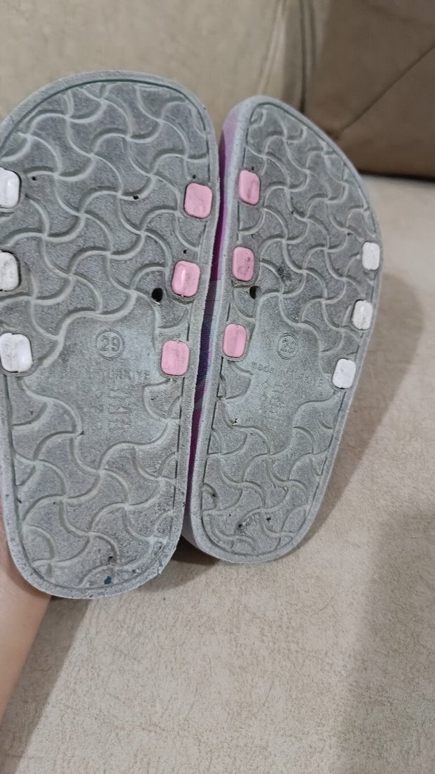 Kız Çocuk Pembe Tokalı Kaydırmaz Terlik - Görsel 4