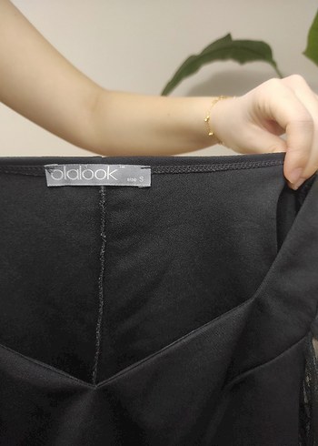 V Yaka Siyah Dantel Detaylı Kadın Bluz - Görsel 4