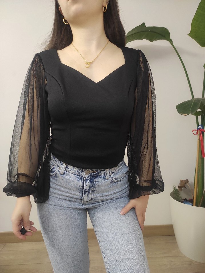 V Yaka Siyah Dantel Detaylı Kadın Bluz - Görsel 2